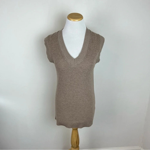 Aritizia Babaton Merino Wool Sweater Vest Tan Size XXS - Picture 1 of 5